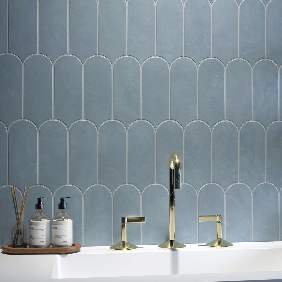 Carrelage mur intérieur écaille Alure Scale aqua mat 8x21,5 cm